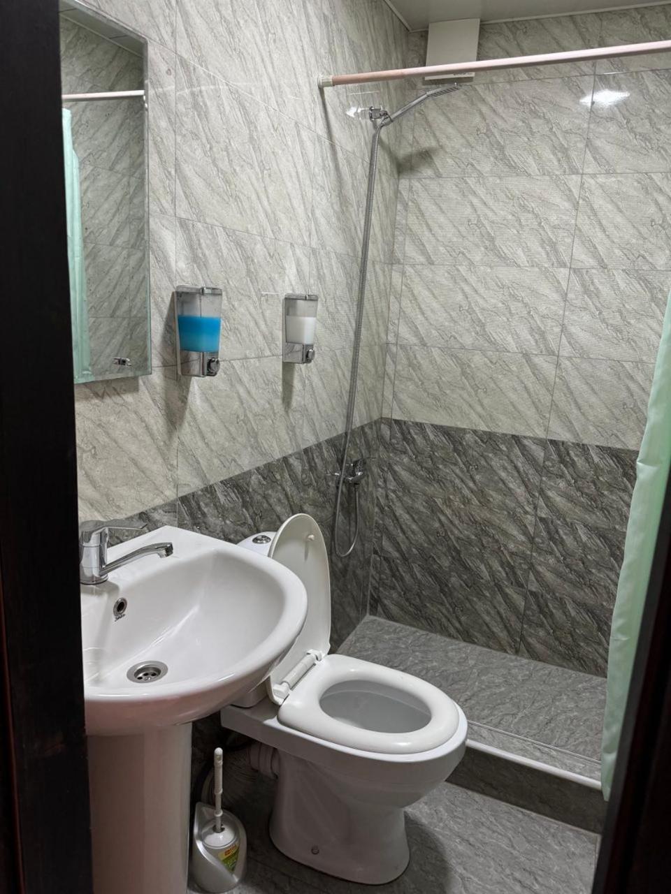 Hotel Skib Tiflis Exterior foto